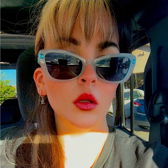 Meet your Posher, Emilee - Picture 1 of 1